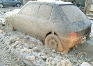 Autos y mares congelados: videos del frío extremo en el sur argentino