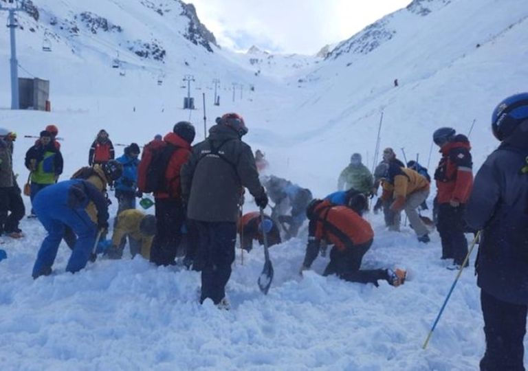Avalancha: dramático rescate de esquiadores en Las Leñas Avalancha: dramático rescate de esquiadores en Las Leñas
