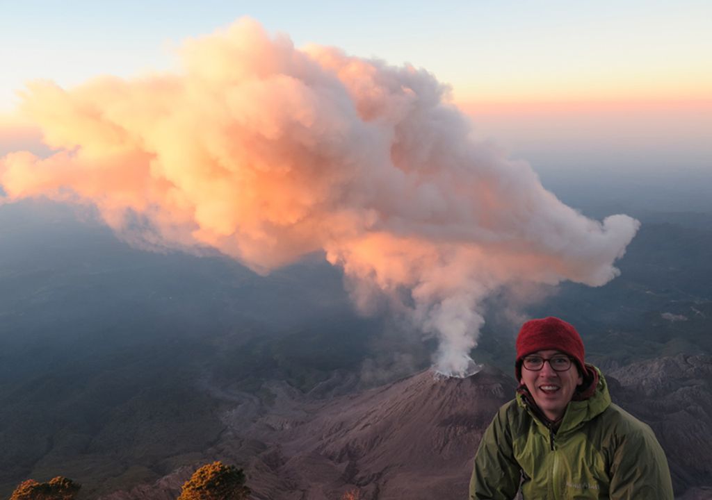 volcán erupción cenizas magma lava volcán erupción cenizas magma lava