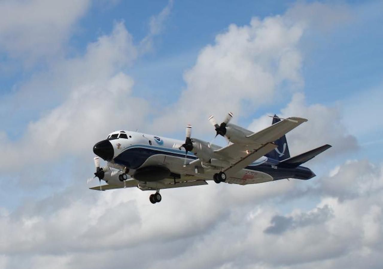 El martes 8 de octubre, los cazadores de huracanes de la NOAA volaron en el Miss Piggy a través del huracán Milton sobre el Golfo de México y captaron un video de gran turbulencia. Imagen: NOAA