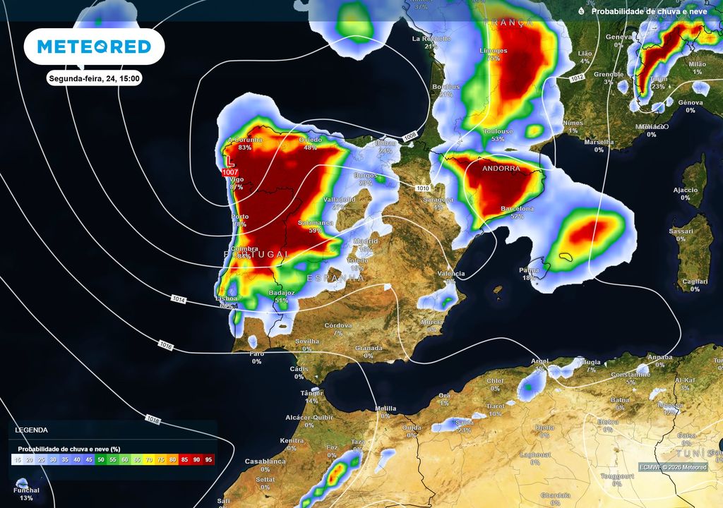 probabilidade de chuva As próximas horas contarão com elevada probabilidade de chuva em toda a região Norte e uma boa parte da região Centro, havendo uma diminuição desta probabilidade à medida que avançamos para Sul.