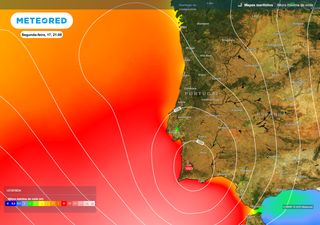 Tempestade Laurence em Portugal: IPMA emite aviso vermelho, laranja e amarelo de agitação marítima, vento e chuva