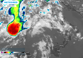 Avviso meteo, grosso sistema temporalesco verso la Sardegna: nelle prossime ore nubifragi e forti colpi di vento attesi 