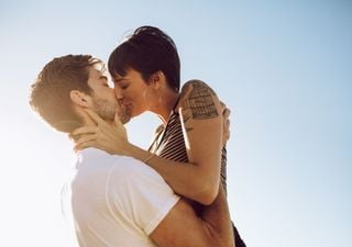 Beijar é bom para a sua saúde e ajuda-o a viver melhor: todos os benefícios desta prática