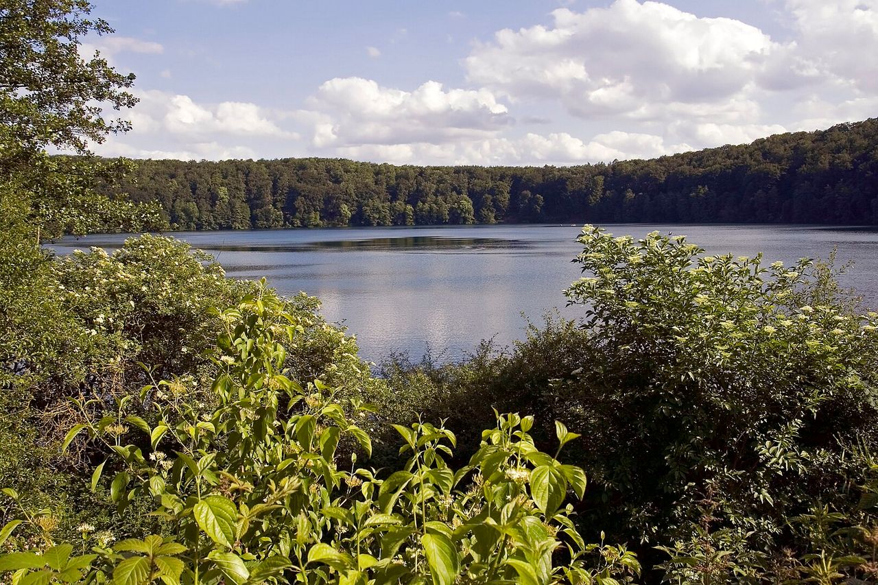 Wunderschöner Geheimtipp: Das Pulvermaar in der Vulkaneifel. Foto: Unukorno