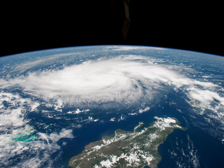 Dorian avanza sobre las Bahamas y amenaza a Florida que se mantiene en alerta Dorian avanza sobre las Bahamas y amenaza a Florida que se mantiene en alerta