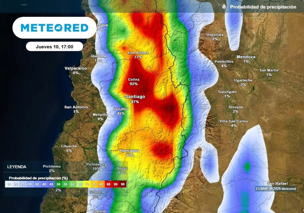 Probabilidad de lluvias El jueves algunas zonas del valle metropolitano superan el 90 % de probabilidad de lluvias. Santiago se mantiene sobre el 80 %.