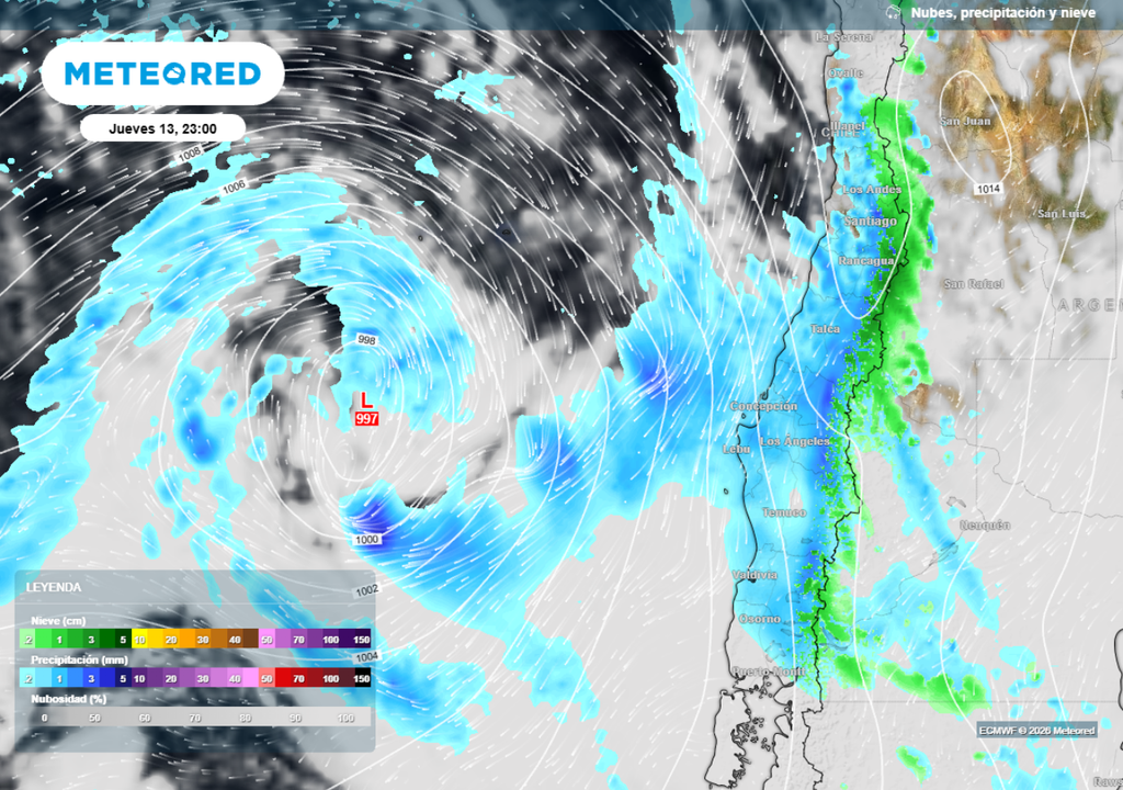 Un sistema frontal estará impactando desde el jueves en la zona central, pudiendo dejar lluvias también en la RM.