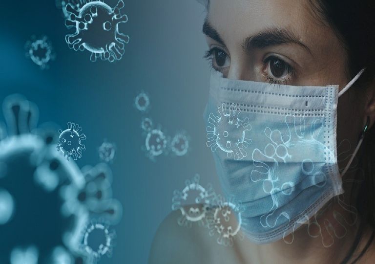 Mujer con mascarilla ante Coronavirus Mujer con mascarilla ante Coronavirus