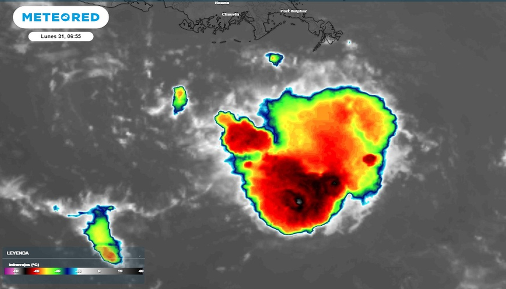 Ídem que la imagen anterior pero en infrarrojo realzado en topes fríos del Invest 97L en el Golfo de México. Tiempo.com