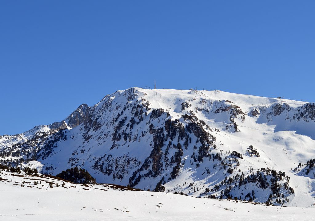 Montaña Cap de Vaquira, de 2491 metros de altitud, situada en los Pirineos leridanos.