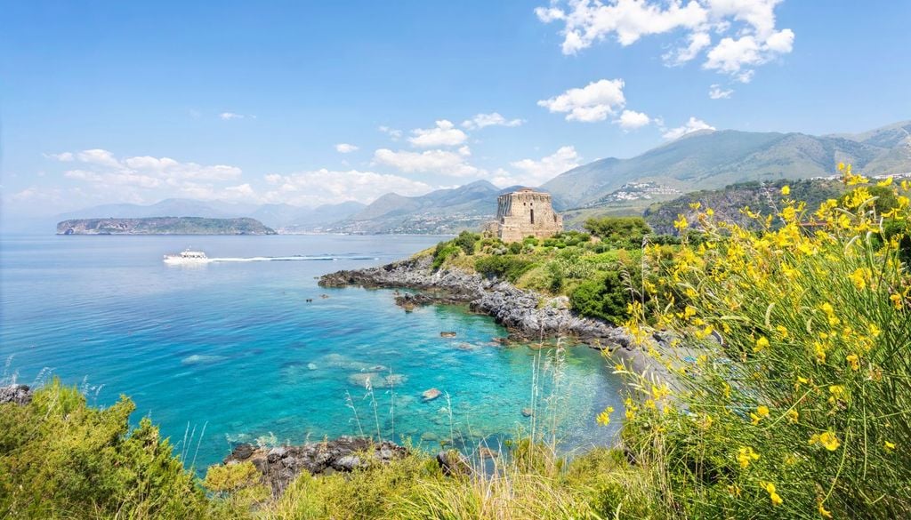 Calabria 2026 Bandiere Blu I colori mediterranei del litorale di San Nicola Arcella, in Calabria