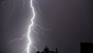 Barcelona tembl&oacute; ayer por un trueno: un sism&oacute;grafo del Observatorio Fabra detect&oacute; las ondas s&oacute;nicas de la tormenta