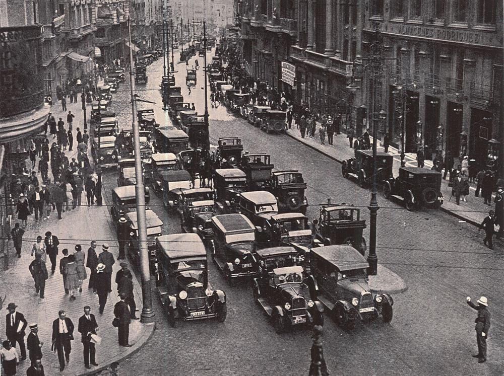 Fotografía de la Red de San Luis tomada a finales de la década de 1920 Figura 17.- Fotografía de la Red de San Luis tomada a finales de la década de 1920, en cuyo lugar se llegó a proyectar una columna meteorológica, que finalmente no llegó a construirse.