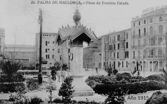 Postal del año 1915 de la Plaza de Eusebio Estada Figura 21.- Postal del año 1915 de la Plaza de Eusebio Estada (actual Plaza de España) de Palma de Mallorca, con la columna barométrica en el centro de la imagen.