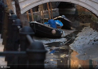 Videos show dried up canals in Venice