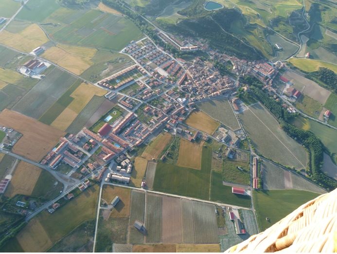 Bautismo De Aire De Un Meteorólogo En Los Cielos Riojanos Vista aérea, tomada desde la barquilla del globo de Cuzcurrita de Río Tirón (La Rioja)