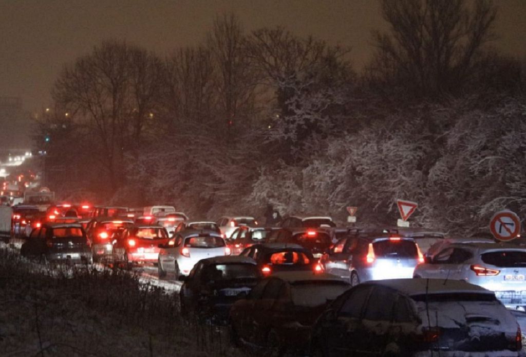 Des centaines d'automobilistes se sont retrouvés bloqués plusieurs heures sur l'A75 lundi soir.