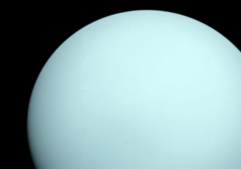 Der Planet Uranus, aufgenommen von Voyager 2 am 14. Januar 1986 aus einer Entfernung von etwa 12,7 Millionen km. Der Planet Uranus, aufgenommen von Voyager 2 am 14. Januar 1986 aus einer Entfernung von etwa 12,7 Millionen km.