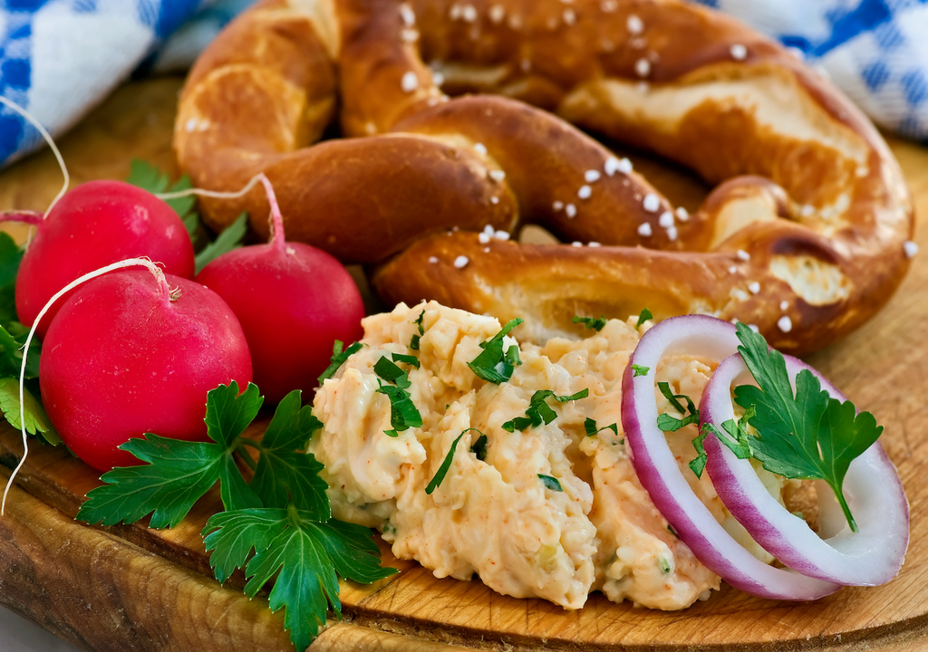 Brotzeit, bayerische Tradition, Biergärten Brotzeit, bayerische Tradition, Biergärten