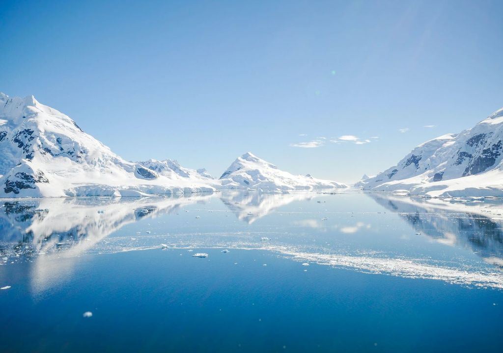 Billions of tonnes of ice disappears from Antarctic ice sheet