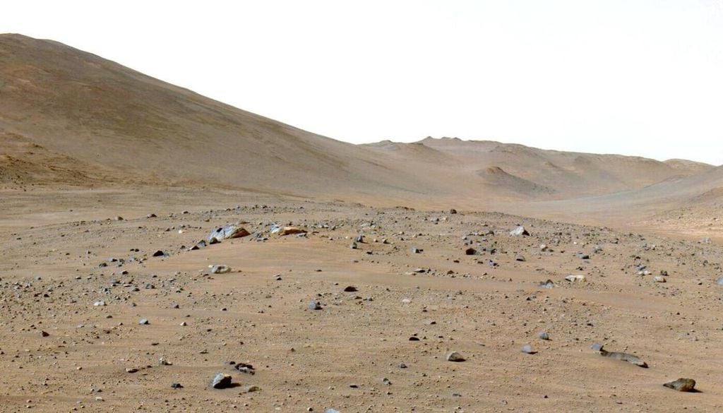Der NASA-Rover Perseverance entdeckte im ehemaligen Flussbett Neretva Vallis auf dem Mars die helle Gesteinsregion „Bright Angel“. Dort könnten sich entweder alte Flusssedimente oder noch ältere Gesteine befinden, die durch Erosion freigelegt wurden. Der NASA-Rover Perseverance entdeckte im ehemaligen Flussbett Neretva Vallis auf dem Mars die helle Gesteinsregion „Bright Angel“. Dort könnten sich entweder alte Flusssedimente oder noch ältere Gesteine befinden, die durch Erosion freigelegt wurden. Bild: NASA