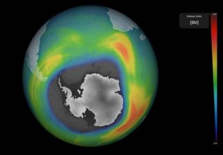 Los gases que destruyen la capa de ozono están desapareciendo más rápido de lo esperado, según un grupo de físicos
