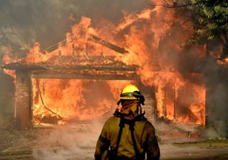 Bombeiros continuam a combater chamas no Norte da Califórnia, EUA