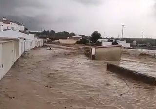 Fuertes tormentas estacionarias causan inundaciones en el centro y sur