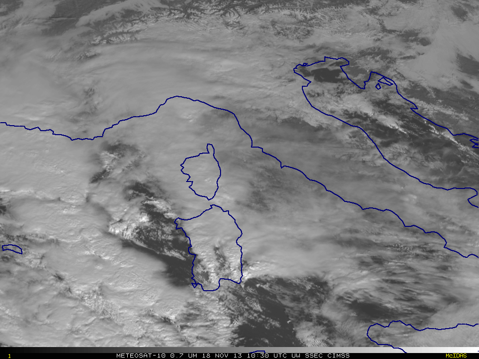 Borrasca Mediterránea Mortífera Desde Satelite La imagen infrarroja del Meteosat-10, más arriba, y las imágenes de vapor de agua, a continuación, muestra el movimiento lento de todo el sistema dentro de la cuenca mediterránea, así como las fuertes tormentas en Cerdeña al final del día el 18 de noviembre de 2013. Tenga en cuenta en la animación infrarroja que la erupción menor del Etna, en Sicilia, que es evidente. Unas imágenes a mayor resolución centrada en Cerdeña muestran las tormentas fuertes (inferida por las nubes frías en las imágenes IR) en Cerdeña.Las imágenes visibles (abajo) son también un testimonio de la formación de este aspecto de la convección. Fuente: CIMSS Blog