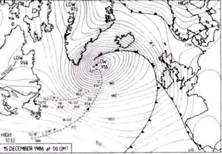 Rekordtief bringt Luftdruck um 900 hPA Meteorologen erstaunt!