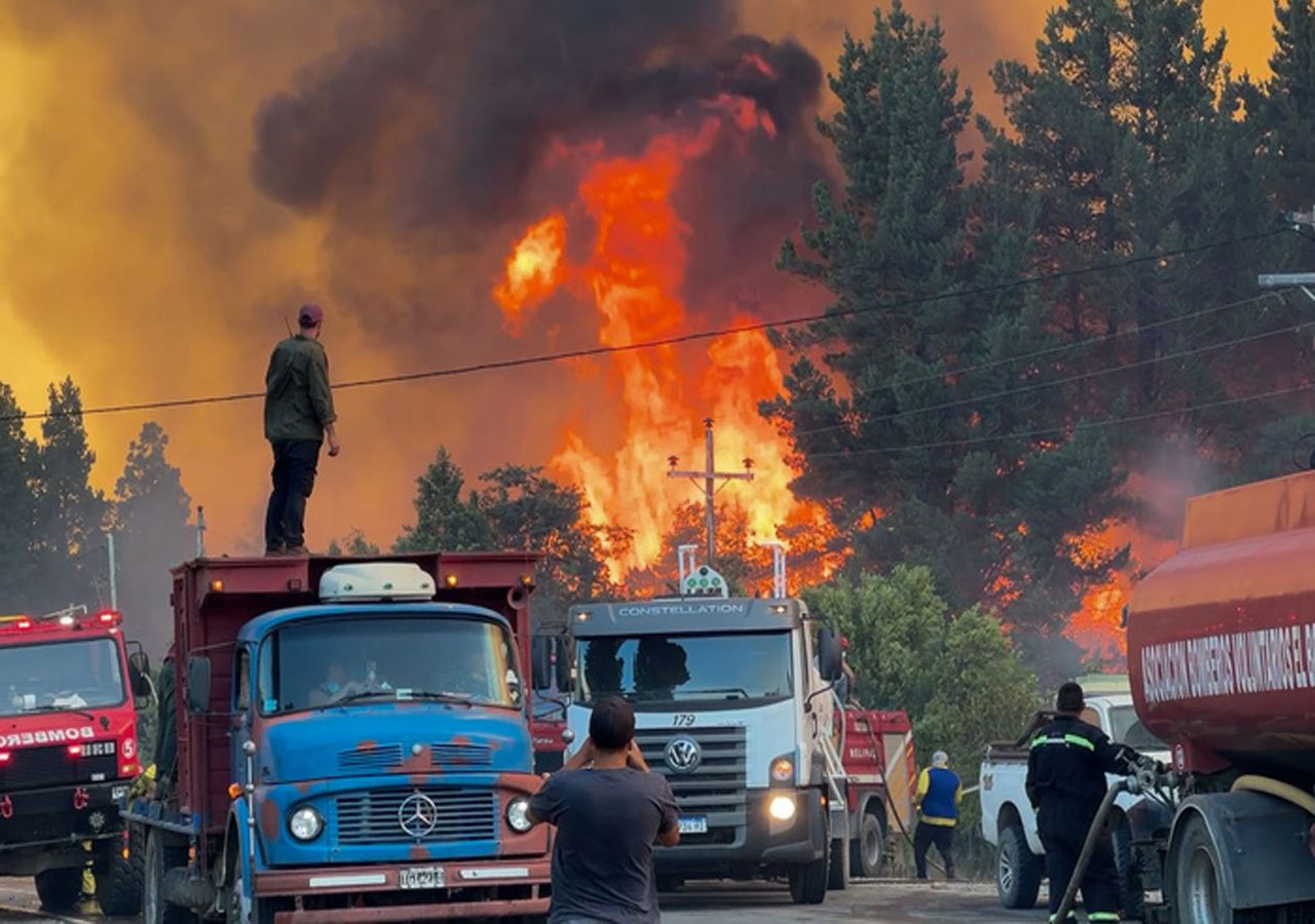 Los incendios forestales en el verano 2024-2025 fueron históricos por su magnitud en Sudamérica. El ocurrido en El Bolsón, Argentina, tomó más de dos meses extinguirlo.