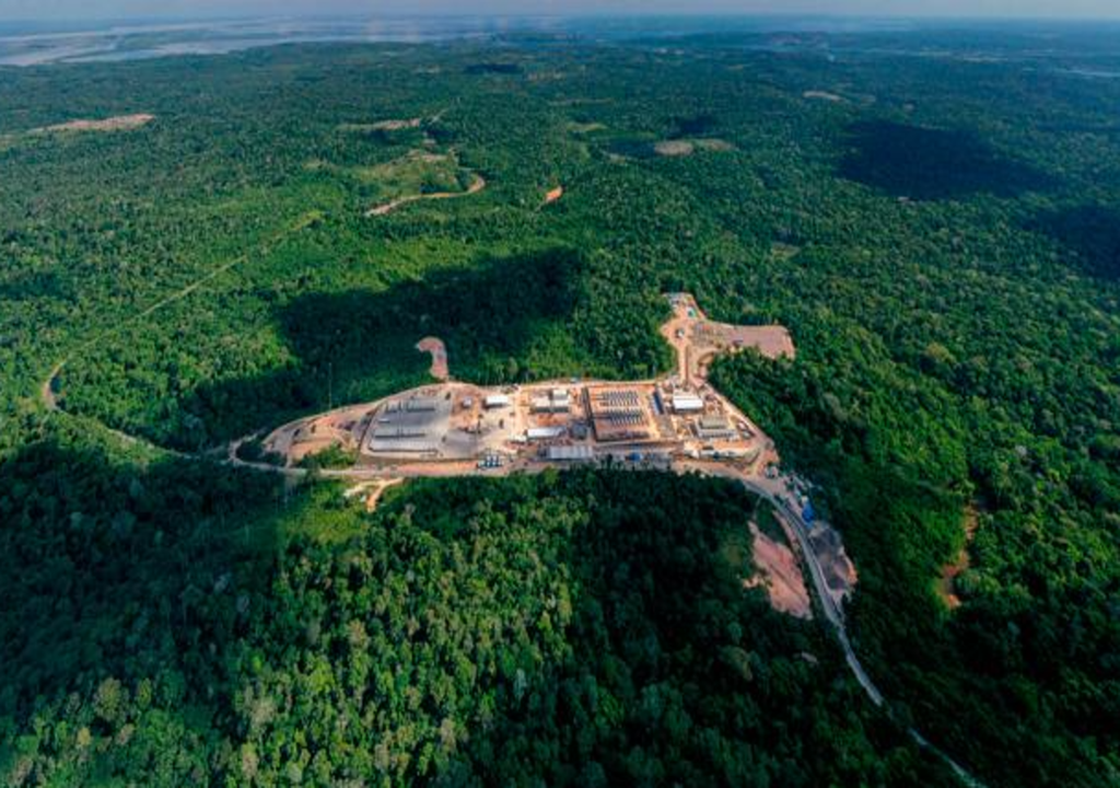 Com apoio da Petrobras, o país amplia exploração na Amazônia e no pré-sal. Com apoio da Petrobras, o país amplia exploração na Amazônia e no pré-sal.