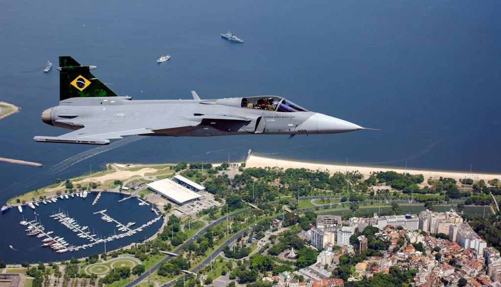 Caça F-39E Gripen da FAB faz voo de demonstração no Rio de Janeiro. Crédito: Sgt Bianca / Força Aérea Brasil