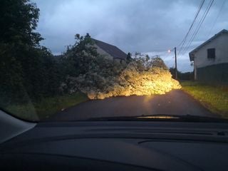 Bretagne : tempête estivale record, des vents jusqu’à 150 km/h relevés