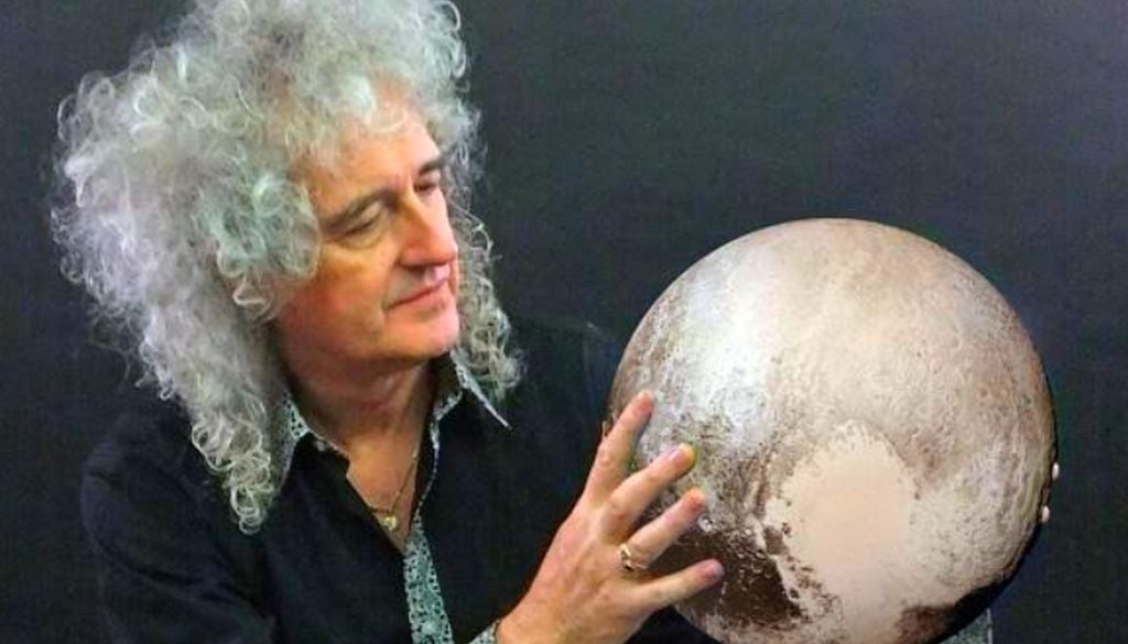 Brian May, músico y astrofísico Brian May comenzó su carrera científica en 1965, dejó aparcada su tesis por Queen y regresó al Imperial College para terminarla en 2007. Imagen: New Horizons.