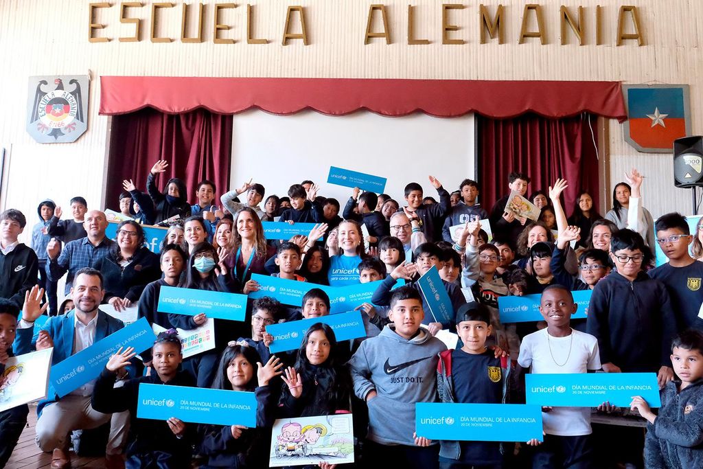 Teresa paneque en una escuela de Chile. Teresa paneque en una escuela de Chile.