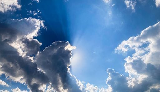 Meteo: dal caldo africano del weekend al brusco crollo termico, svolta in Italia da marted&igrave; 12 maggio