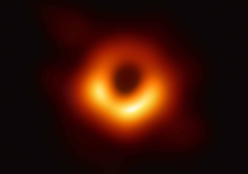 Imagen del agujero negro supermasivo M87*
