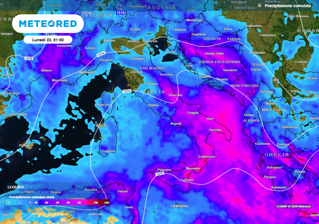 Per l’area del Mediterraneo, e quindi per l’Italia, significa un aumento netto della probabilità di perturbazioni, con piogge insistenti, venti forti e temperature che tenderanno a essere più vicine alla media o leggermente sotto, soprattutto al Centro-Sud.