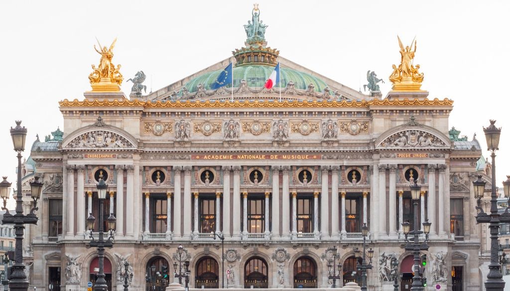 Opéra Palais Garnier Paris France Monument Culture Initialement les travaux ne devaient durer que 2 ans mais à cause de plomb dans la cage de scène, ils dureront 3 années de plus !