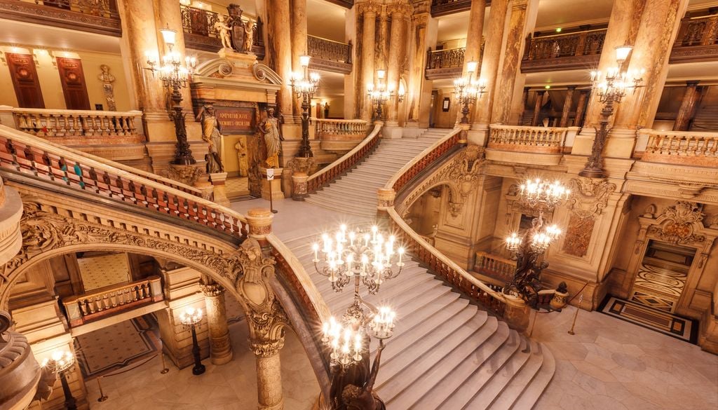Escalier Opéra Palais Garnier Architecture Paris France Le célèbre escalier de l'Opéra Garnier, composé de marbre !