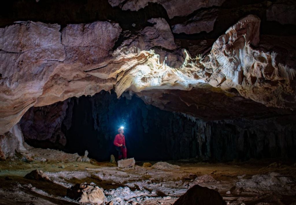 Esta caverna, localizada no Parque Estadual Terra Ronca, em Goiás, é considerada o "Everest das Cavernas" por ser uma das mais técnicas do Brasil. Crédito: Divulgação.