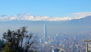“Caída brusca del termómetro” en Santiago: heladas y escarcha marcarán el inicio de semana en la RM