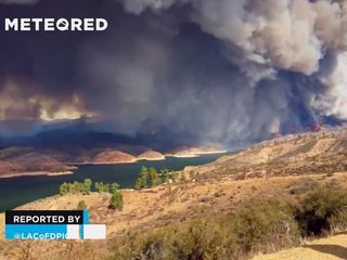 Un nuevo gran incendio forestal calcina miles de hectáreas en el condado de Los Ángeles, California