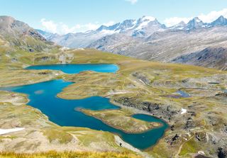 Caldo sulle Alpi, fusione anticipata della neve minaccia i ghiacciai