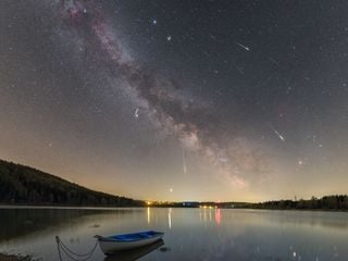 Calendario astronómico de abril: Luna rosa, lluvia de estrellas y desfile planetario matutino