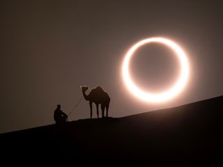 Calendario astronómico de febrero 2026: Luna de nieve, desfile planetario y anillo de fuego