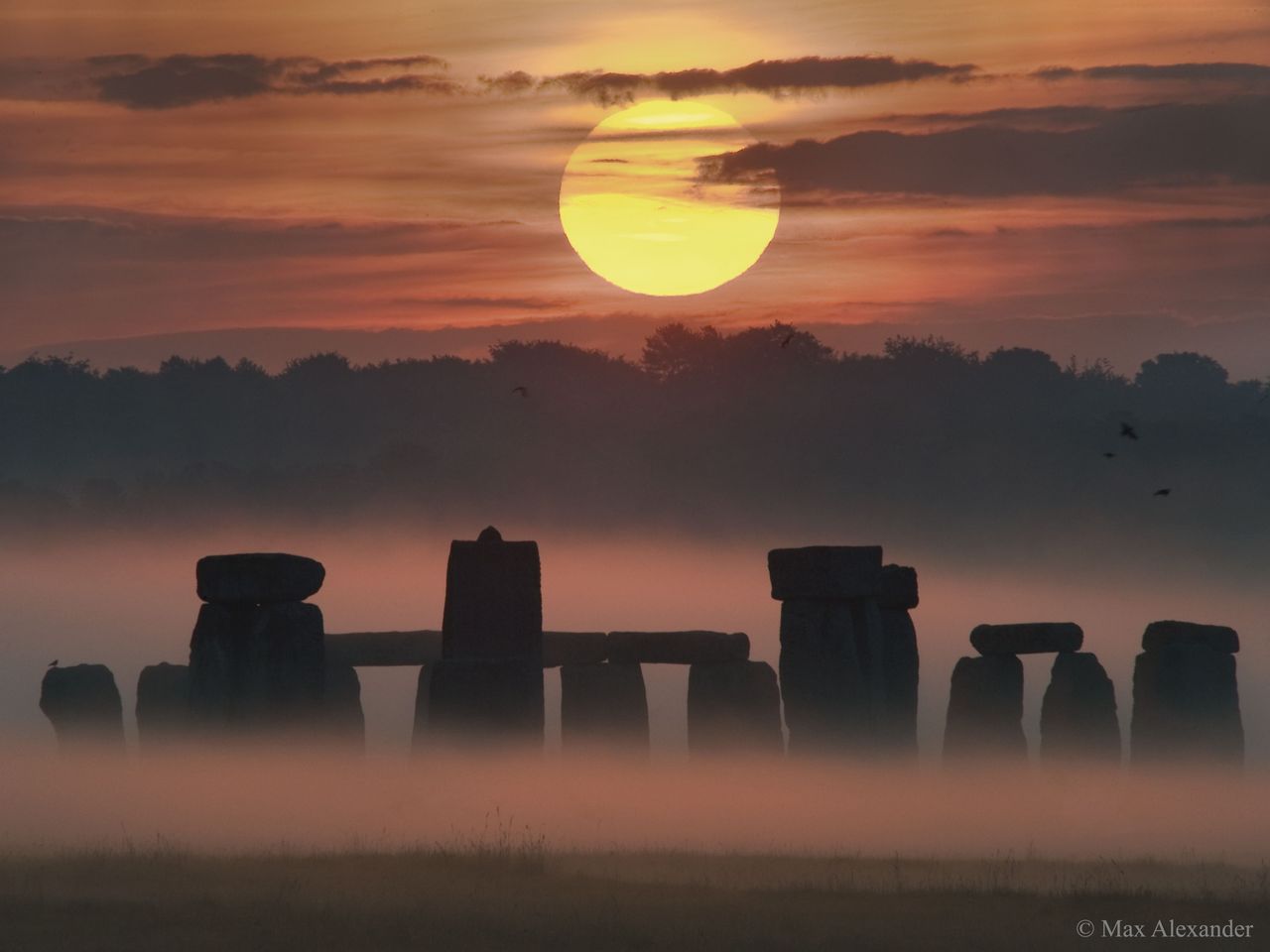 Solsticio del amanecer sobre Stonehenge. Crédito: Max Alexander, STFC, SPL