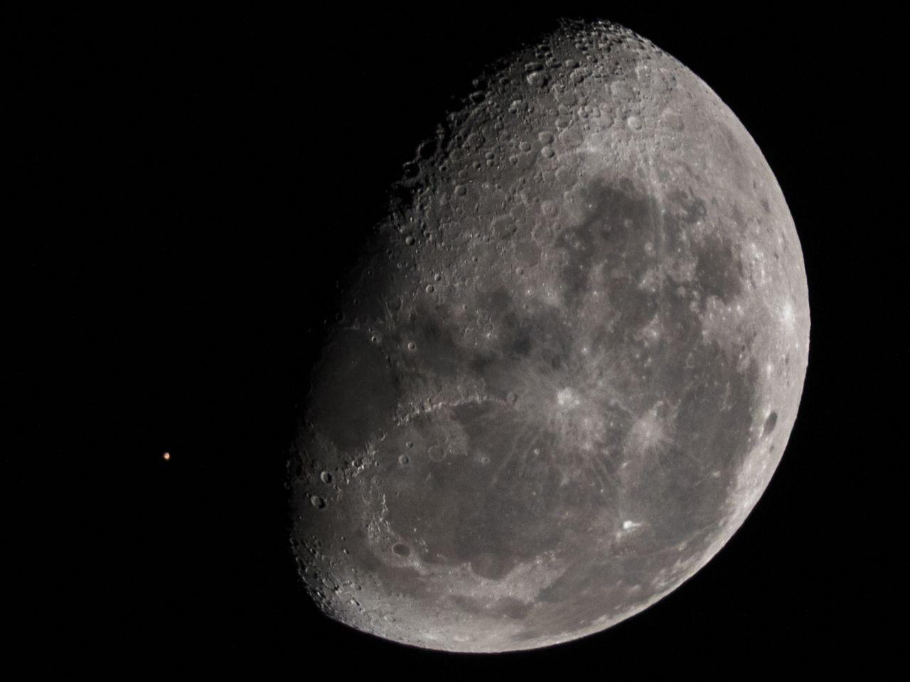Marte en conjunción con la Luna.
